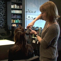 Video how-to: curl your hair with a straightening iron