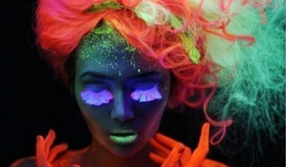 How to make hair glow in the dark