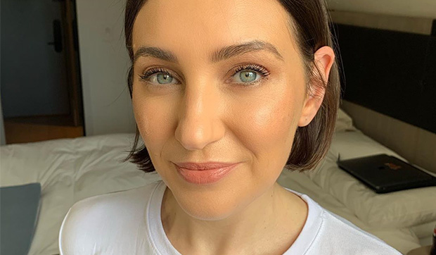 The 8 products Zoë Foster Blake’s makeup artist used for her 90s inspired glam