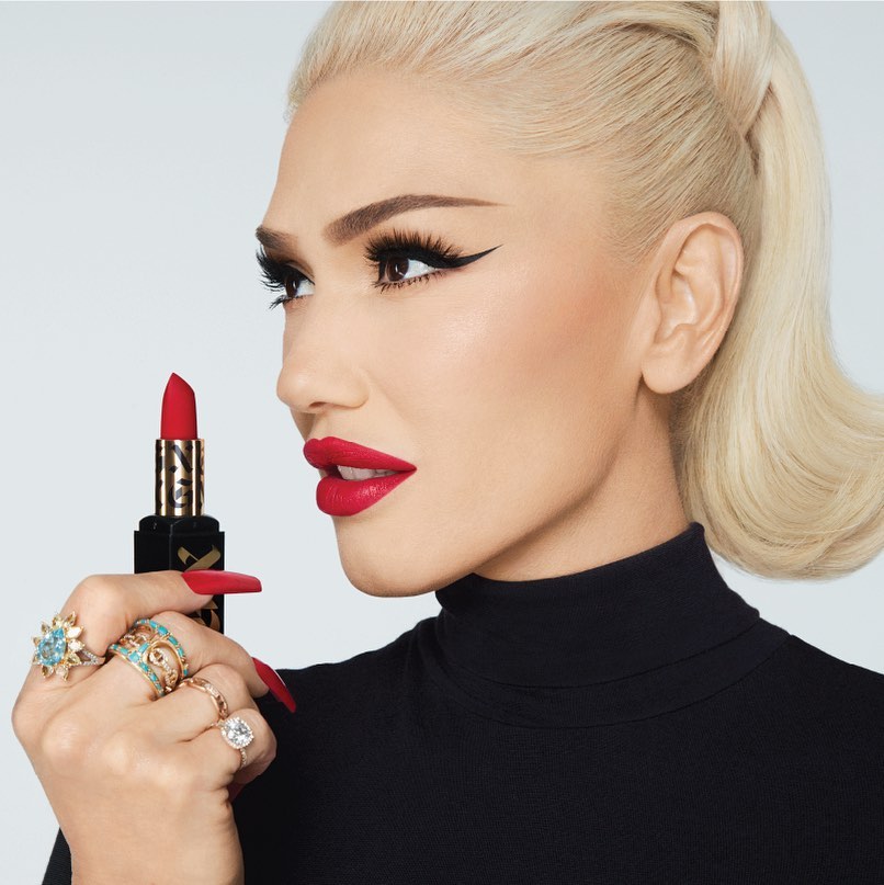 Gwen Stefani Wears *This* Makeup Product To The Gym