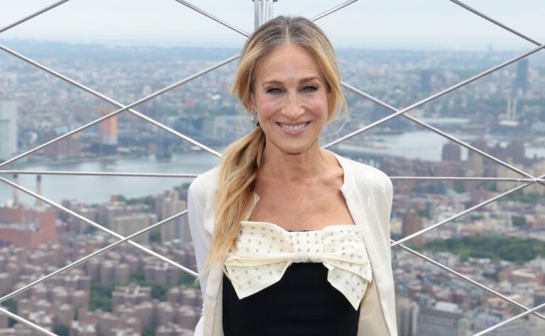 Sarah Jessica Parker Has Never Tried Contouring, And TikTok’s The Reason Why 