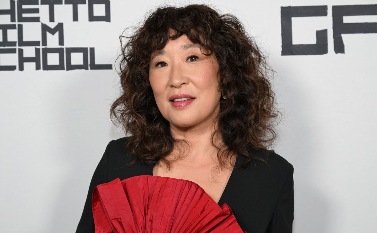 How Sandra Oh Achieves Her Signature Voluminous Curls