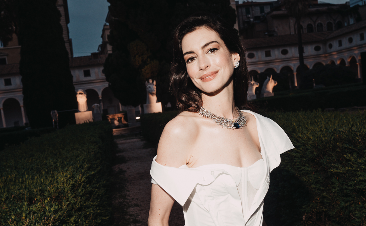 anne hathaway in white dress