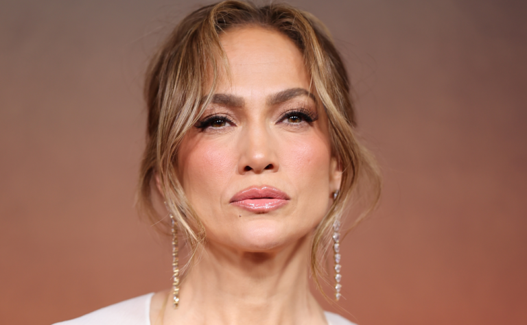 Jennifer Lopez glowing skin