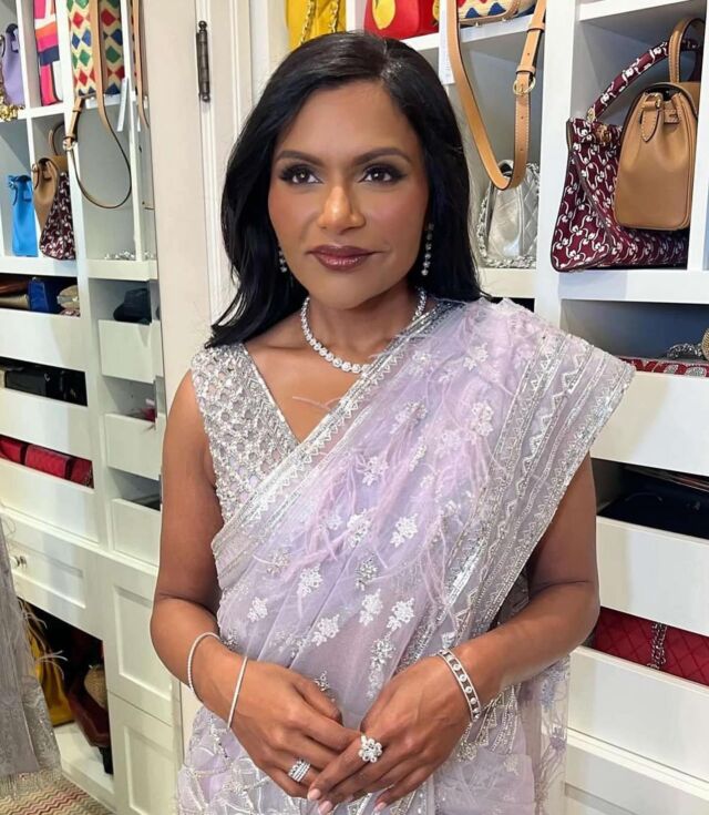 we just wanna be like #MindyKaling: glammed to the nines and posing in front of an outrageously strong purse collection🛍️

📷: @itsbeccamader