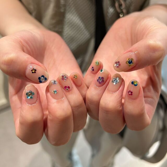 when we say we want flowers… this is what we mean🌸

📷: chizuru___enoi

#nails #nailart #flowermani #manicure